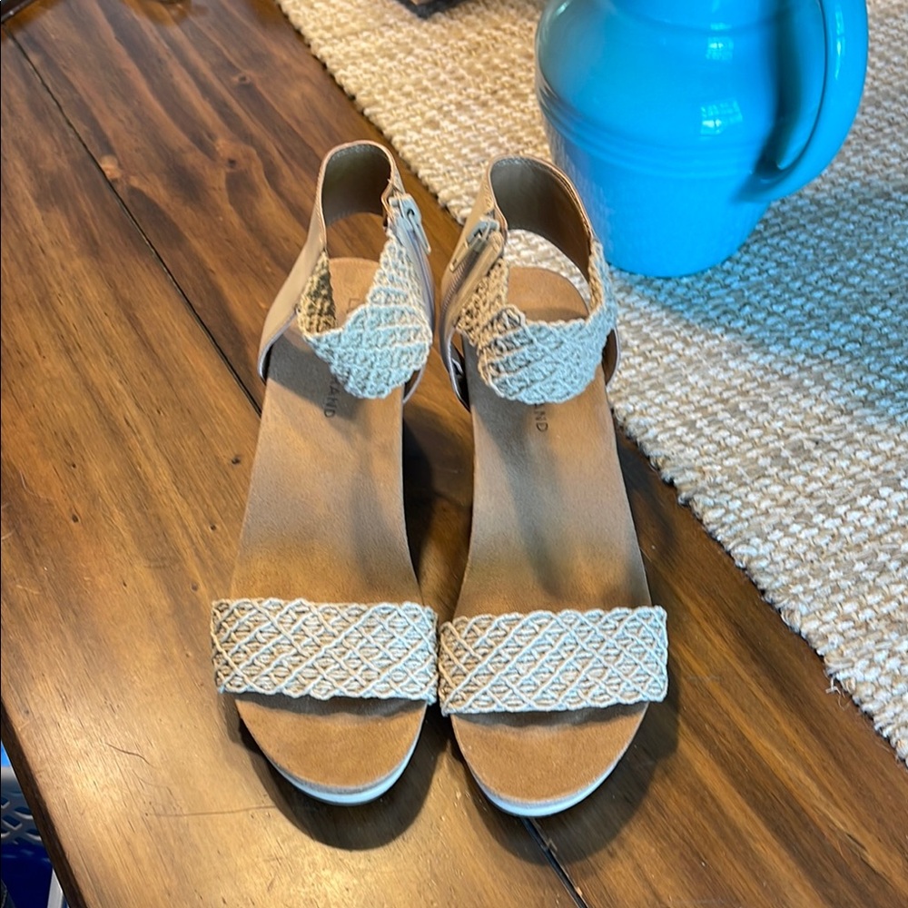 Lucky Brand Tan Woven Sandals